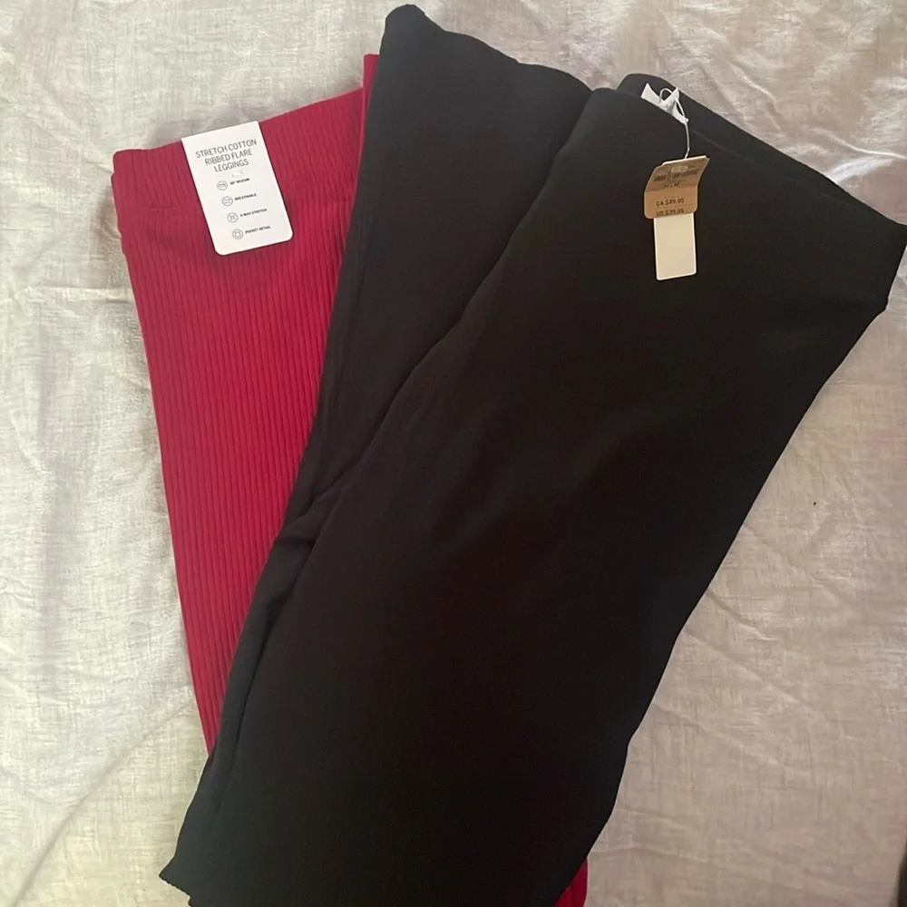 Set of 2 Victoria's Secret Ribbed High-Rise Flare Leggings in Red and Black - Picture 3 of 8